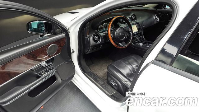JAGUAR All New XJ 3.0D Premium Luxury LWB 2011 - photo 11 - Import Corée du Sud | International Cars