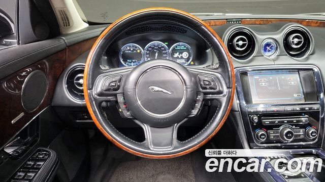 JAGUAR All New XJ 3.0D Premium Luxury LWB 2011 - photo 13 - Import Corée du Sud | International Cars