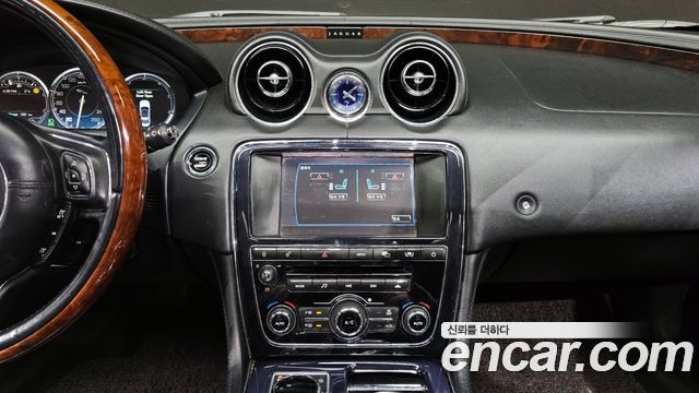 JAGUAR All New XJ 3.0D Premium Luxury LWB 2011 - photo 15 - Import Corée du Sud | International Cars