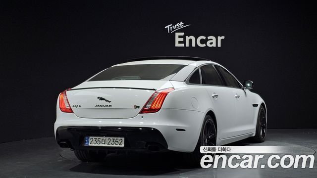 JAGUAR All New XJ 3.0D Premium Luxury LWB 2011 - photo 2 - Import Corée du Sud | International Cars