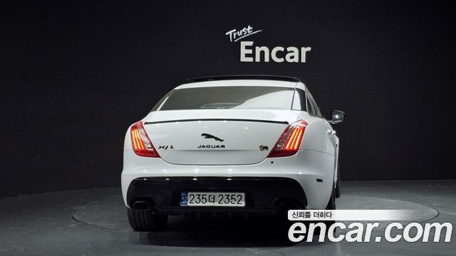 JAGUAR All New XJ 3.0D Premium Luxury LWB 2011 - photo 4 - Import Corée du Sud | International Cars