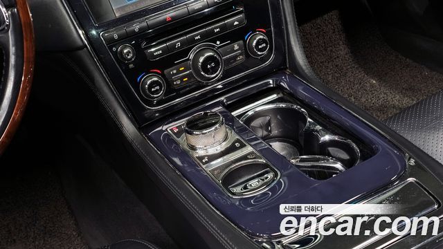 JAGUAR All New XJ 3.0D Premium Luxury LWB 2011 - photo 9 - Import Corée du Sud | International Cars