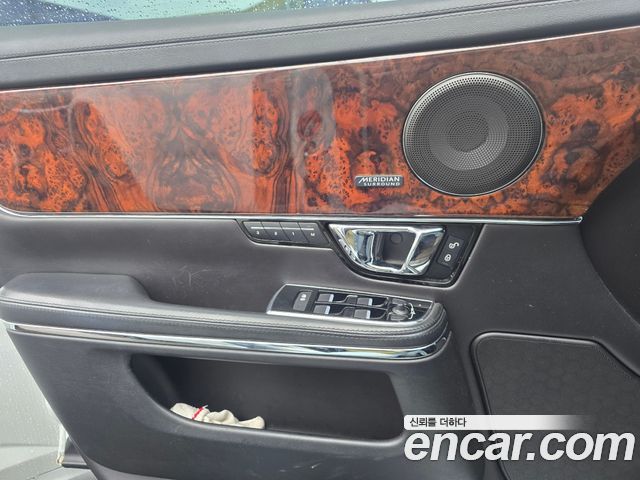 JAGUAR All New XJ 3.0D Premium Luxury LWB 2015 - photo 12 - Import Corée du Sud | International Cars