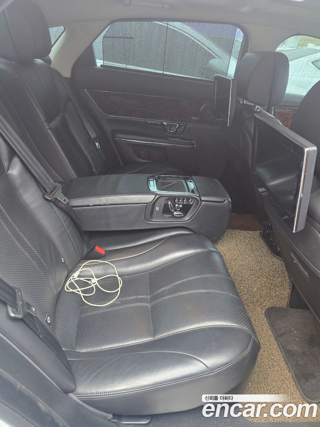 JAGUAR All New XJ 3.0D Premium Luxury LWB 2015 - photo 13 - Import Corée du Sud | International Cars