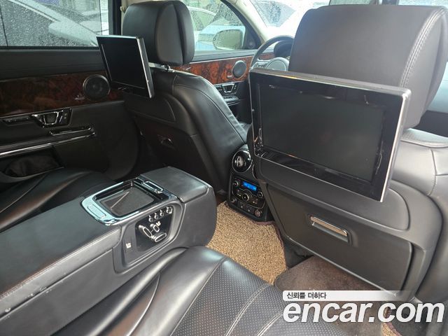 JAGUAR All New XJ 3.0D Premium Luxury LWB 2015 - photo 14 - Import Corée du Sud | International Cars