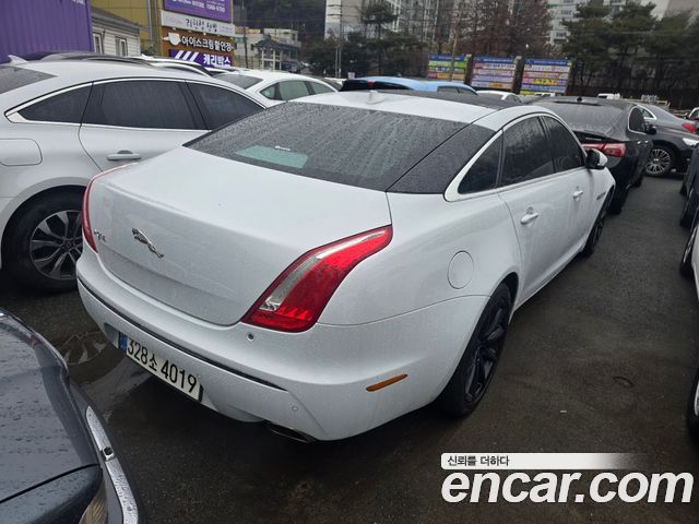 JAGUAR All New XJ 3.0D Premium Luxury LWB 2015 - photo 6 - Import Corée du Sud | International Cars