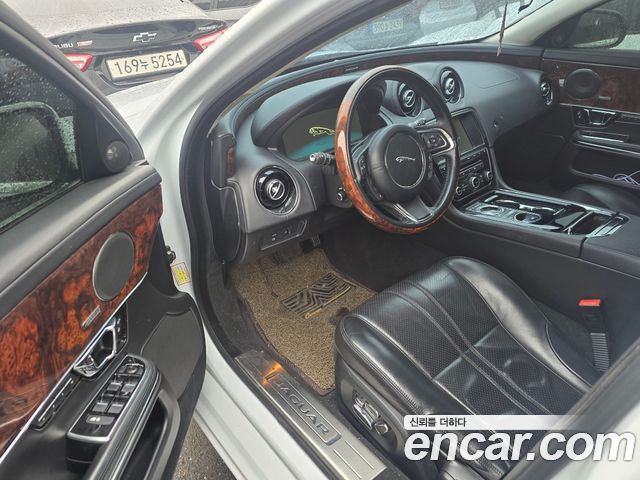 JAGUAR All New XJ 3.0D Premium Luxury LWB 2015 - photo 7 - Import Corée du Sud | International Cars