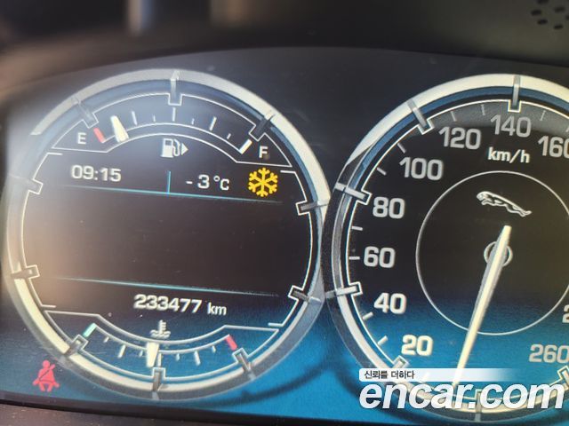 JAGUAR All New XJ 3.0D Premium Luxury LWB 2014 - photo 10 - Import Corée du Sud | International Cars