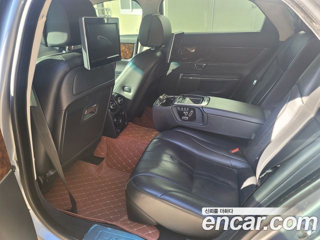 JAGUAR All New XJ 3.0D Premium Luxury LWB 2014 - photo 12 - Import Corée du Sud | International Cars