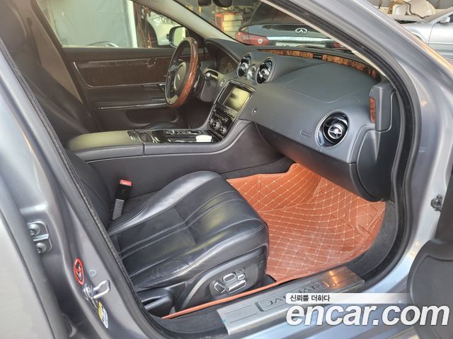 JAGUAR All New XJ 3.0D Premium Luxury LWB 2014 - photo 13 - Import Corée du Sud | International Cars