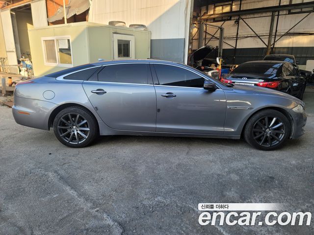 JAGUAR All New XJ 3.0D Premium Luxury LWB 2014 - photo 3 - Import Corée du Sud | International Cars
