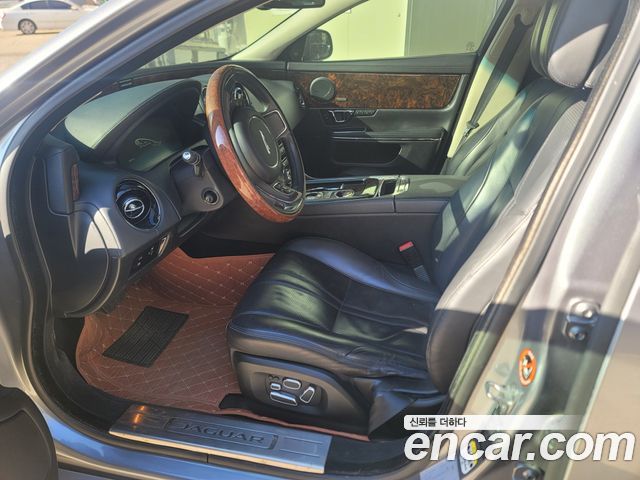 JAGUAR All New XJ 3.0D Premium Luxury LWB 2014 - photo 8 - Import Corée du Sud | International Cars