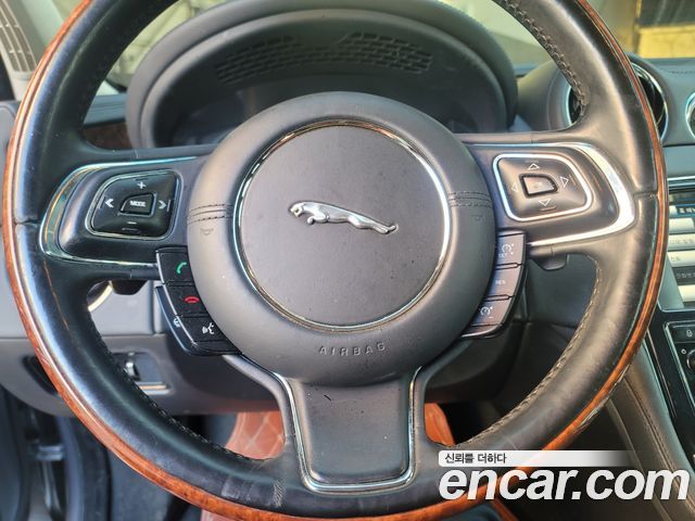JAGUAR All New XJ 3.0D Premium Luxury LWB 2014 - photo 9 - Import Corée du Sud | International Cars