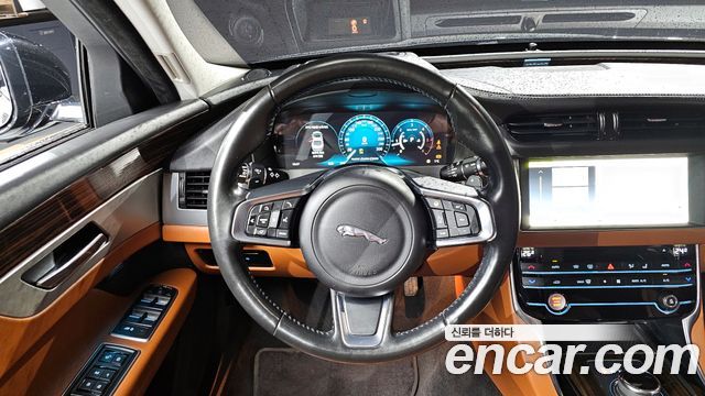 JAGUAR XF (X260) 20d 포트폴리오 AWD 2018 - photo 13 - Import Corée du Sud | International Cars