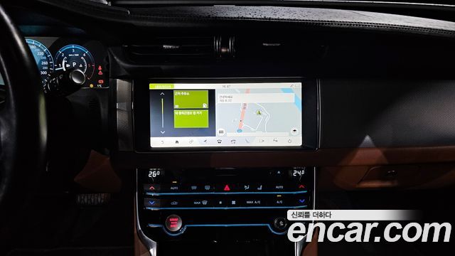JAGUAR XF (X260) 20d 포트폴리오 AWD 2018 - photo 14 - Import Corée du Sud | International Cars