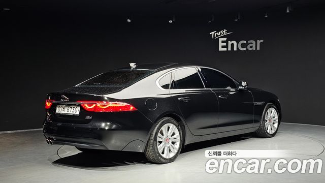 JAGUAR XF (X260) 20d 포트폴리오 AWD 2018 - photo 2 - Import Corée du Sud | International Cars