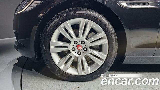 JAGUAR XF (X260) 20d 포트폴리오 AWD 2018 - photo 5 - Import Corée du Sud | International Cars