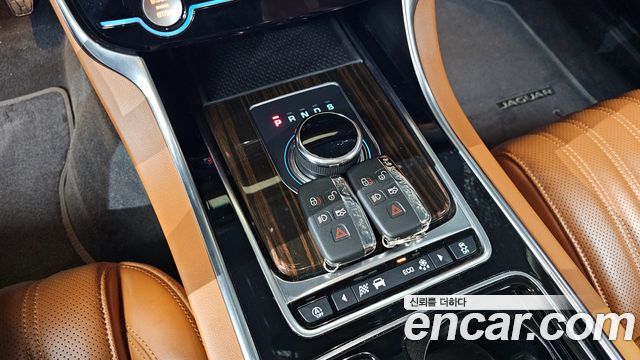 JAGUAR XF (X260) 20d 포트폴리오 AWD 2018 - photo 9 - Import Corée du Sud | International Cars