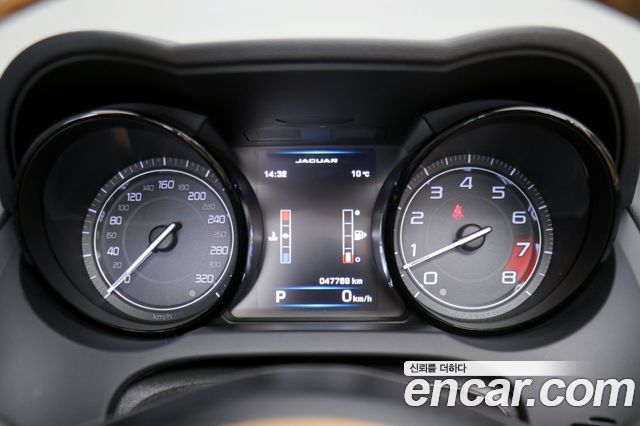 JAGUAR F-TYPE 5.0 S Convertible 2015 - photo 12 - Import Corée du Sud | International Cars