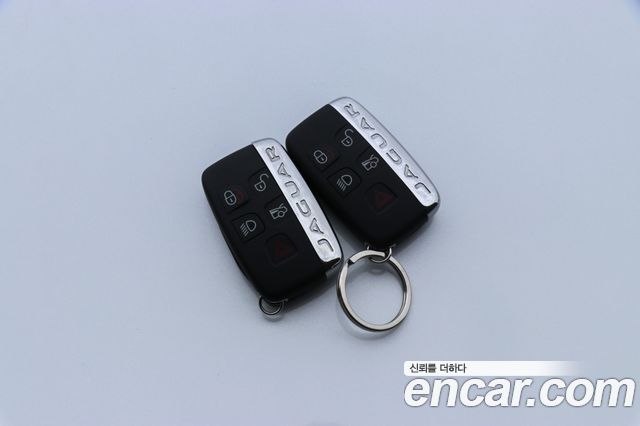 JAGUAR F-TYPE 5.0 S Convertible 2015 - photo 16 - Import Corée du Sud | International Cars