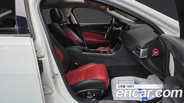 JAGUAR XE 20d RSport 2018 - photo 11 - Import Corée du Sud | International Cars