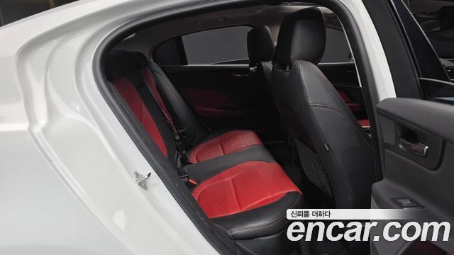 JAGUAR XE 20d RSport 2018 - photo 12 - Import Corée du Sud | International Cars