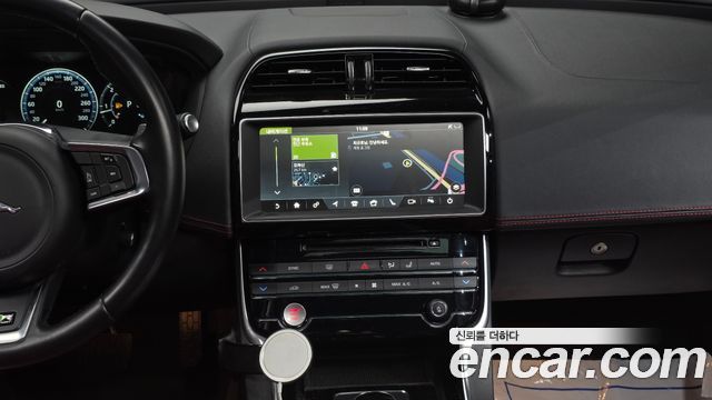 JAGUAR XE 20d RSport 2018 - photo 14 - Import Corée du Sud | International Cars