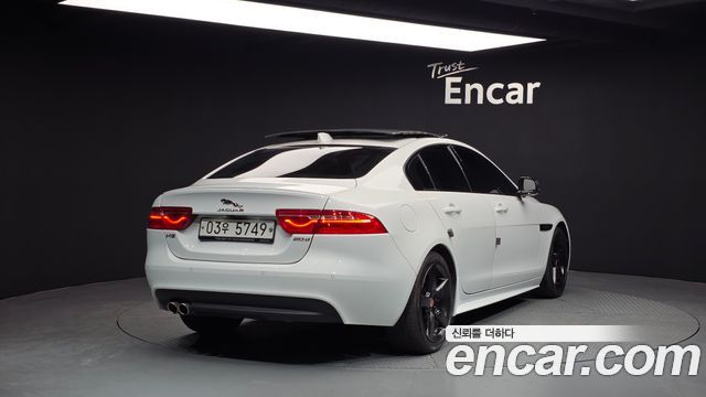 JAGUAR XE 20d RSport 2018 - photo 2 - Import Corée du Sud | International Cars