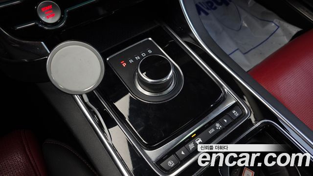 JAGUAR XE 20d RSport 2018 - photo 9 - Import Corée du Sud | International Cars