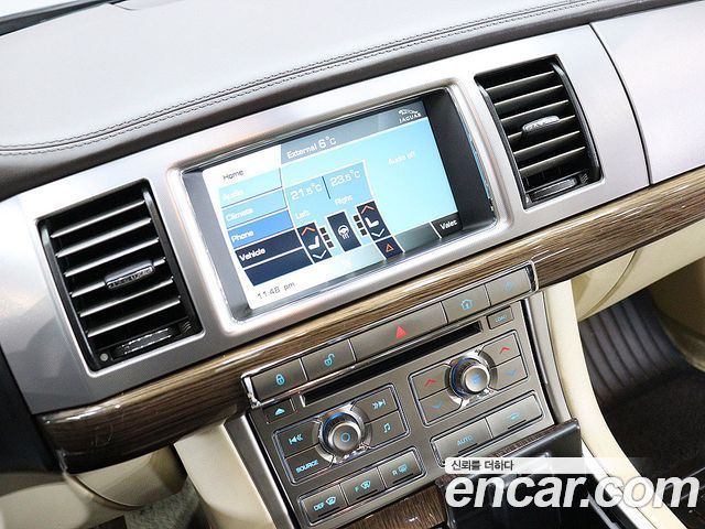 JAGUAR XF 4.2 SC 2009 - photo 8 - Import Corée du Sud | International Cars