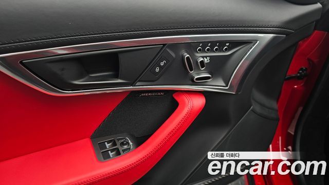 JAGUAR F-TYPE P380 R-Dynamic Coupé 2019 - photo 17 - Import Corée du Sud | International Cars