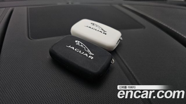 JAGUAR F-TYPE P380 R-Dynamic Coupé 2019 - photo 19 - Import Corée du Sud | International Cars