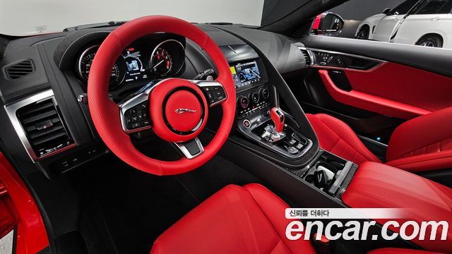 JAGUAR F-TYPE P380 R-Dynamic Coupé 2019 - photo 24 - Import Corée du Sud | International Cars
