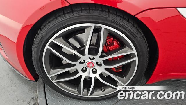 JAGUAR F-TYPE P380 R-Dynamic Coupé 2019 - photo 5 - Import Corée du Sud | International Cars