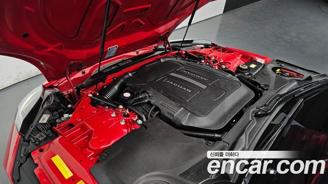 JAGUAR F-TYPE P380 R-Dynamic Coupé 2019 - photo 6 - Import Corée du Sud | International Cars