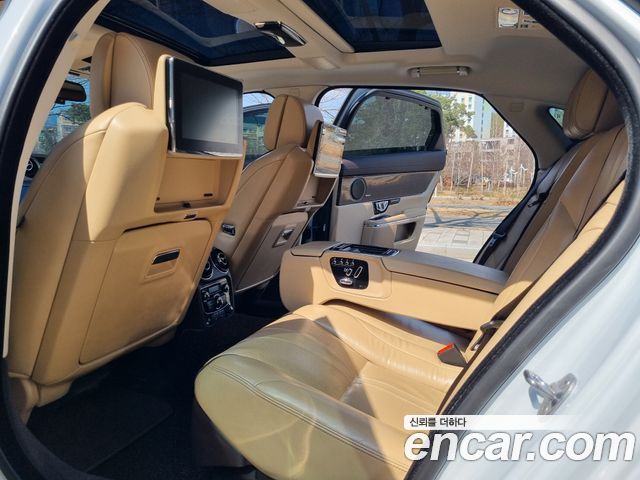 JAGUAR All New XJ 3.0D Premium Luxury LWB 2016 - photo 11 - Import Corée du Sud | International Cars