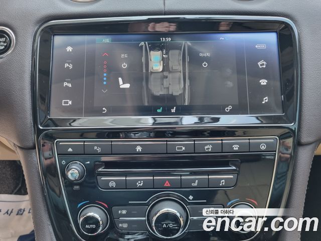 JAGUAR All New XJ 3.0D Premium Luxury LWB 2016 - photo 16 - Import Corée du Sud | International Cars