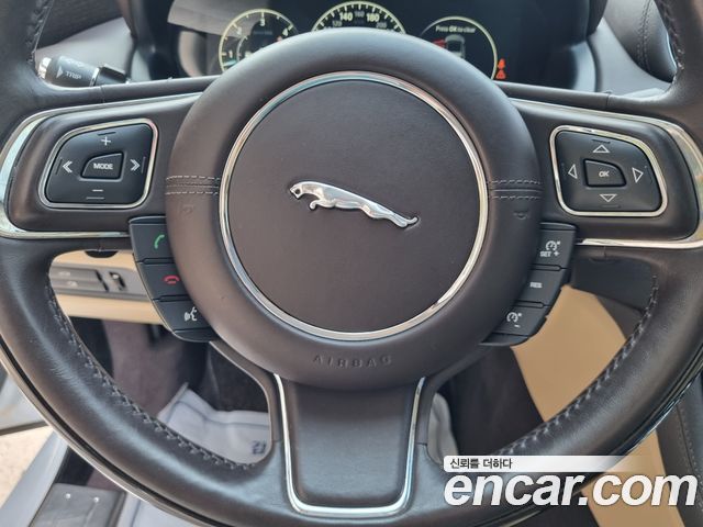 JAGUAR All New XJ 3.0D Premium Luxury LWB 2016 - photo 19 - Import Corée du Sud | International Cars
