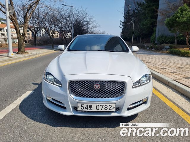 JAGUAR All New XJ 3.0D Premium Luxury LWB 2016 - photo 2 - Import Corée du Sud | International Cars