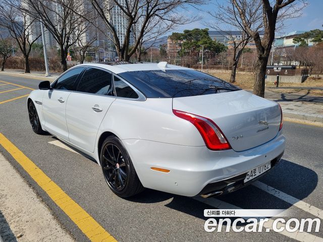 JAGUAR All New XJ 3.0D Premium Luxury LWB 2016 - photo 4 - Import Corée du Sud | International Cars