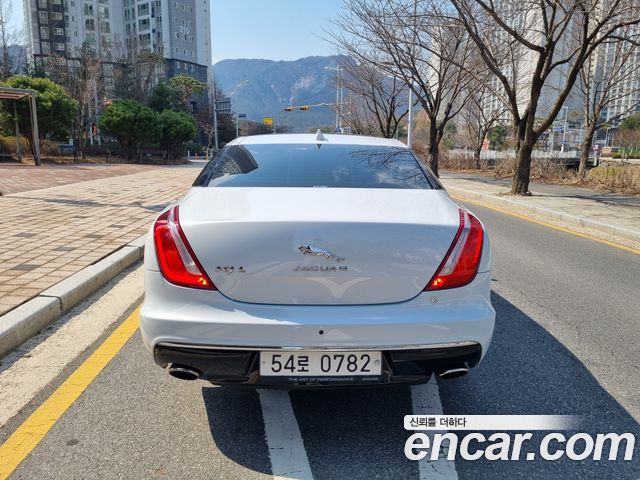 JAGUAR All New XJ 3.0D Premium Luxury LWB 2016 - photo 5 - Import Corée du Sud | International Cars