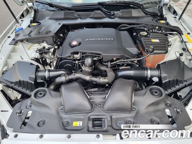 JAGUAR All New XJ 3.0D Premium Luxury LWB 2016 - photo 8 - Import Corée du Sud | International Cars