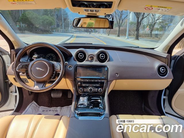 JAGUAR All New XJ 3.0D Premium Luxury LWB 2016 - photo 9 - Import Corée du Sud | International Cars