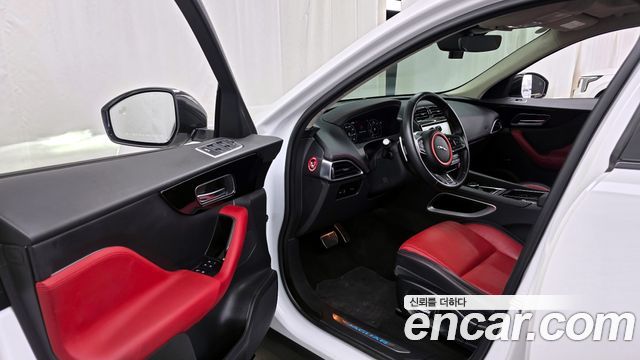 JAGUAR F-PACE 20d R-Sport 2019 - photo 10 - Import Corée du Sud | International Cars