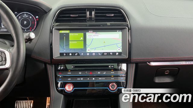 JAGUAR F-PACE 20d R-Sport 2019 - photo 14 - Import Corée du Sud | International Cars