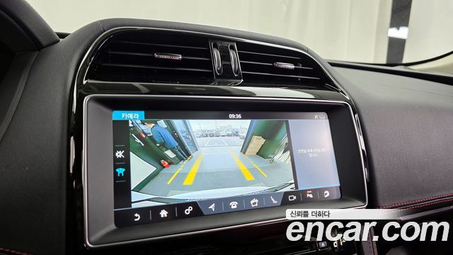 JAGUAR F-PACE 20d R-Sport 2019 - photo 15 - Import Corée du Sud | International Cars