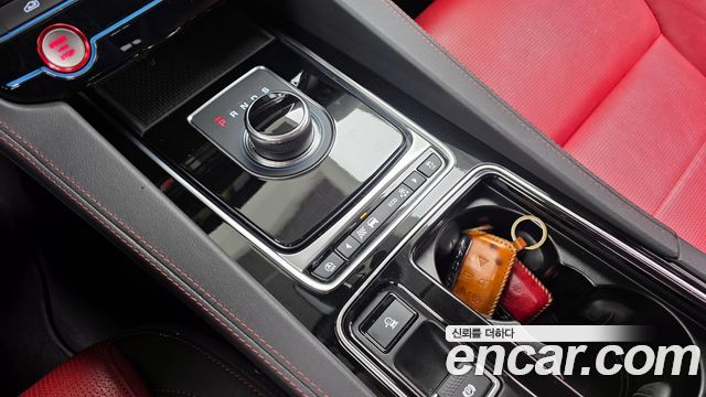 JAGUAR F-PACE 20d R-Sport 2019 - photo 9 - Import Corée du Sud | International Cars