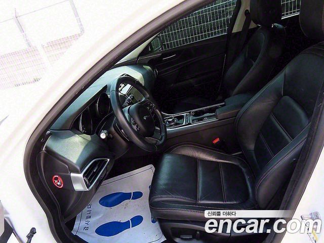 JAGUAR XE 20d 프레스티지 AWD 2017 - photo 10 - Import Corée du Sud | International Cars