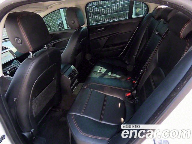JAGUAR XE 20d 프레스티지 AWD 2017 - photo 11 - Import Corée du Sud | International Cars