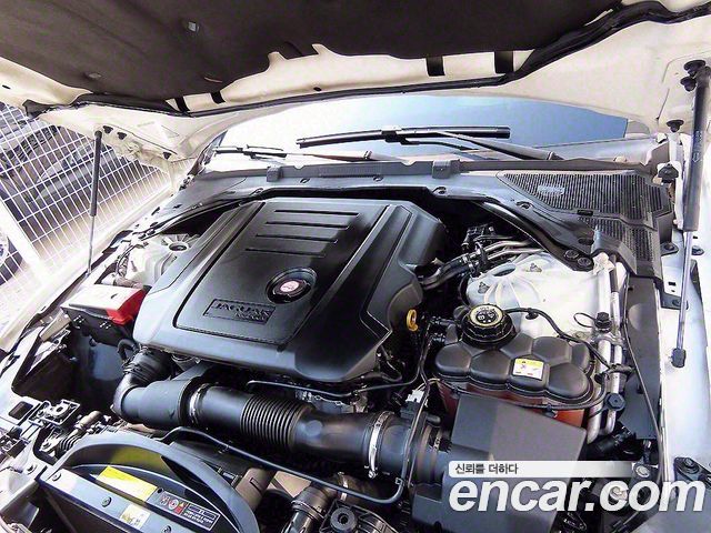 JAGUAR XE 20d 프레스티지 AWD 2017 - photo 6 - Import Corée du Sud | International Cars